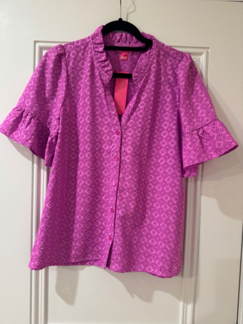 NEW W/ TAGS! Lilly Pulitzer Calynn Eyelet top in Wild Fuchsia Size 10